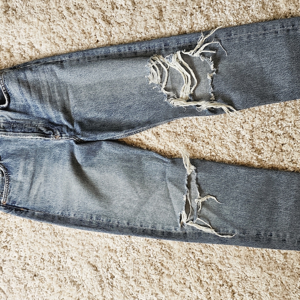 Agolde High Rise Jean. 90s Style. Size 23. Straight Leg